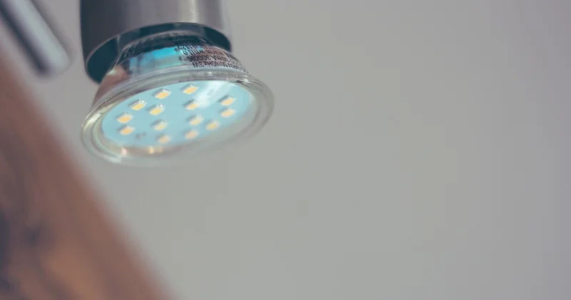 Éclairage et ambiance : les bases techniques que tout le monde oublie